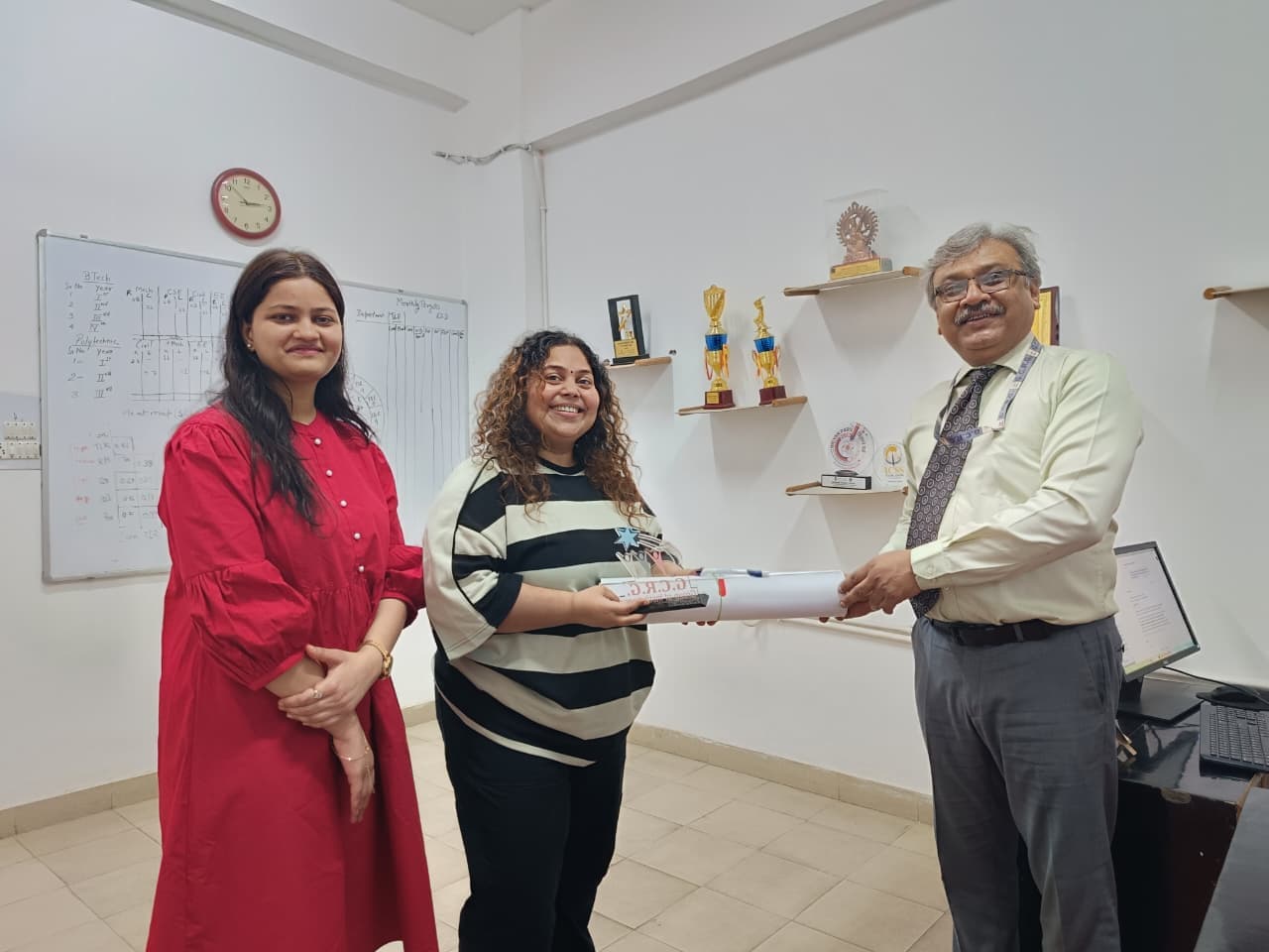 Token of appreciation exchanged with GCRG College faculty