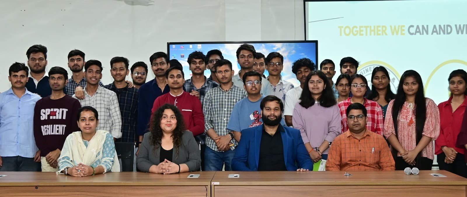 Students and faculty at an IET Lucknow seminar